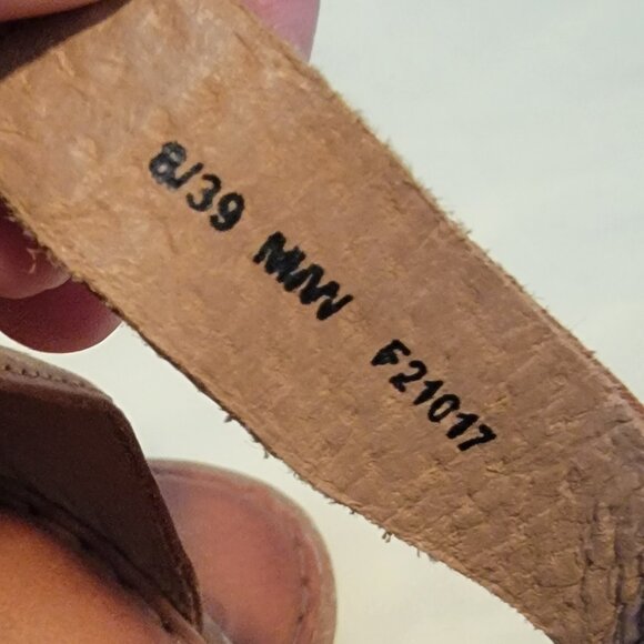 Born Timina Brown Leather T Strap Cushioned Sandal w Toe Thong - Picture 14 of 15